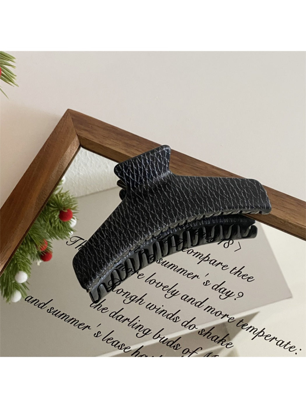 Beau - Black Geometric Claw Clip