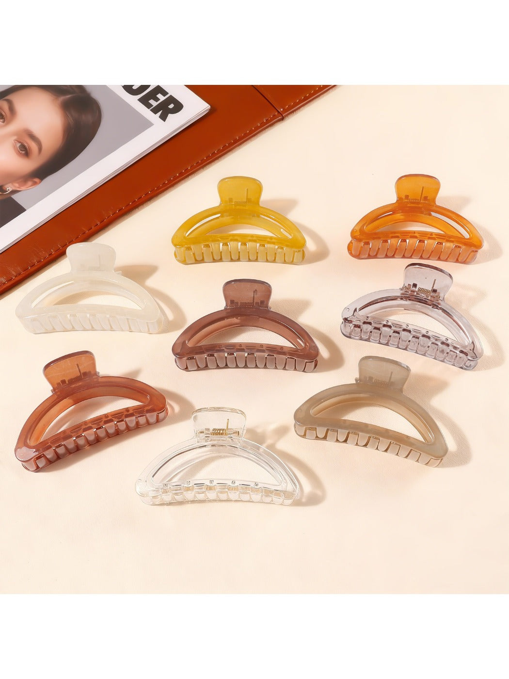 Beau - Minimalist Openwork Crescent Hair Claw Clip