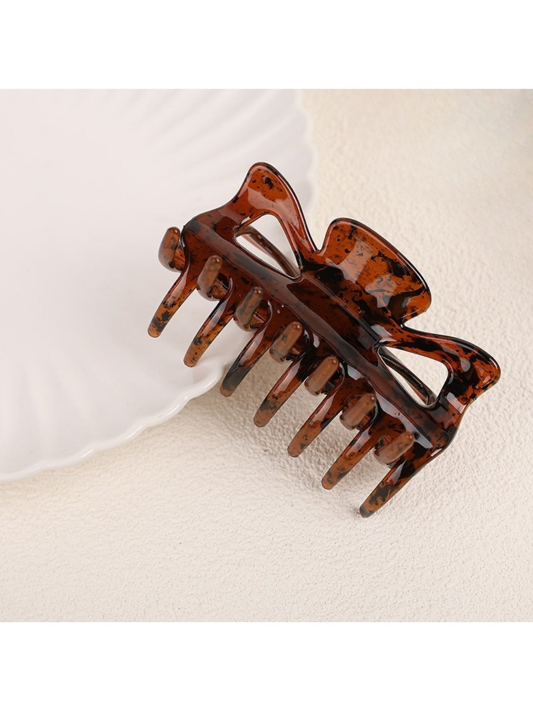 Beau - Retro Minimalist Brown Hair Clip