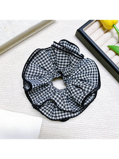 Gifty - Simple Stylish Black Checkered Scrunchie