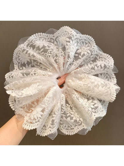 Gifty - Elegant Floral Embroidery Scrunchie