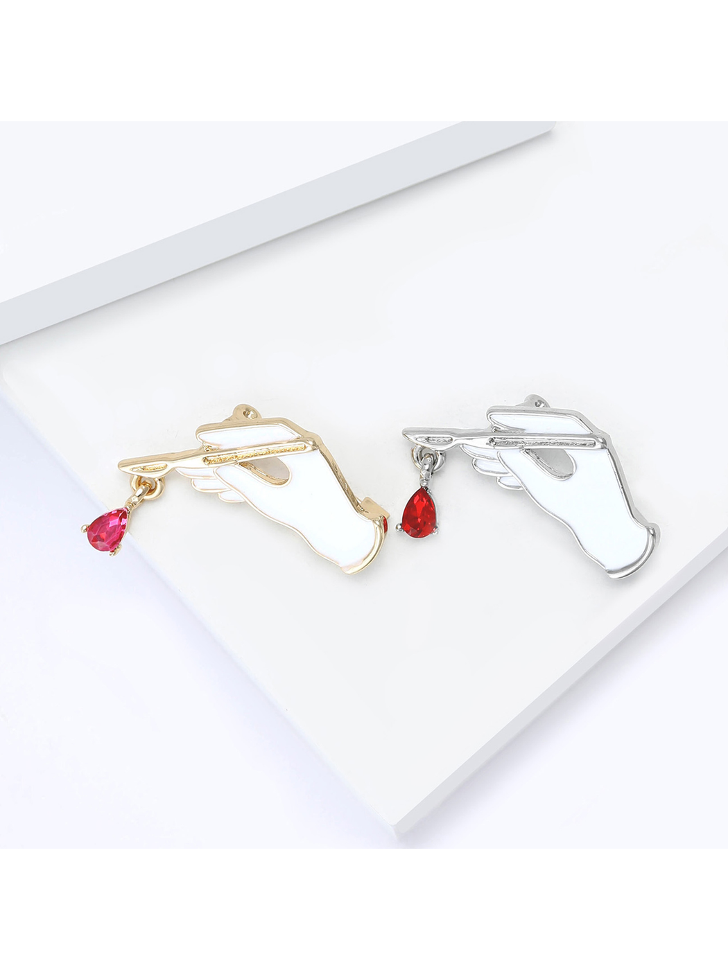 Brovia - Creative Scalpel Enamel Alloy Clothing Brooch
