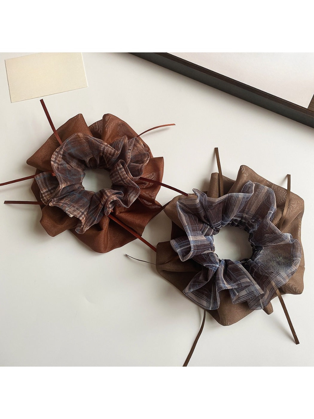 Gifty - Dark-Toned Plaid Pattern Scrunchie