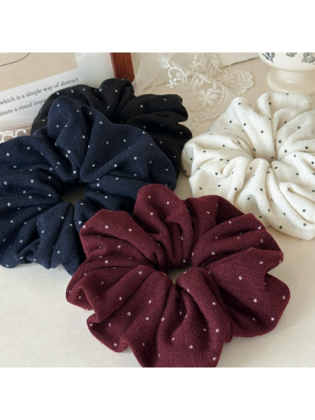 Gifty - Sweet Polka Dot Hair Tie