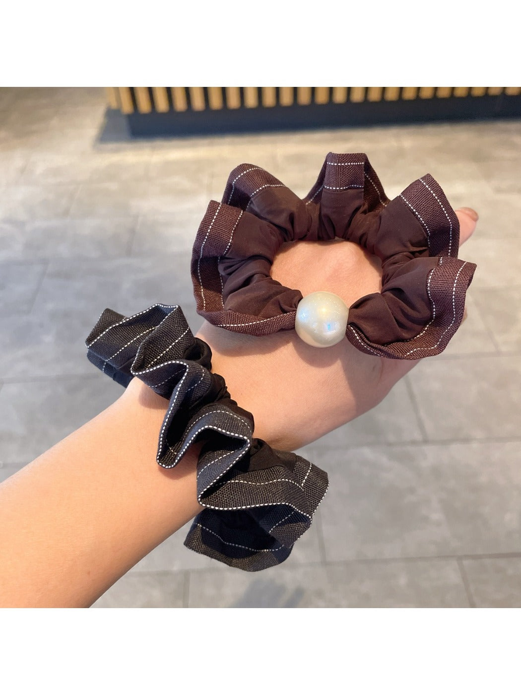 Gifty - Color Block Ruffle Scrunchie