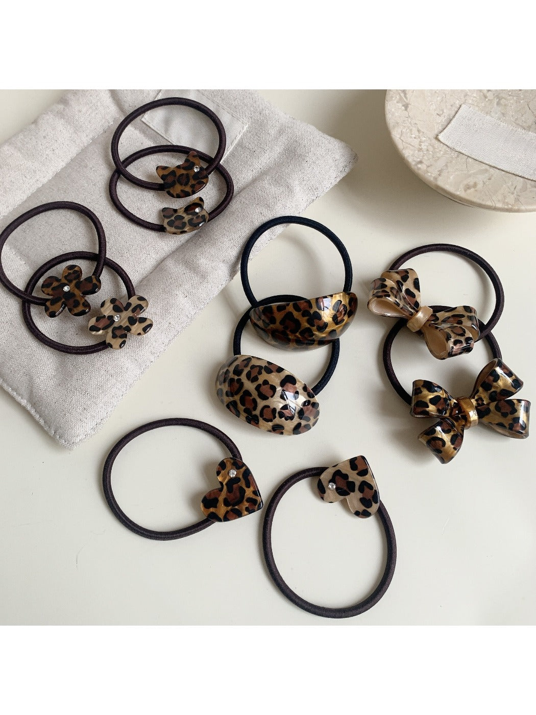 Gifty - Retro Leopard Print Hair Tie