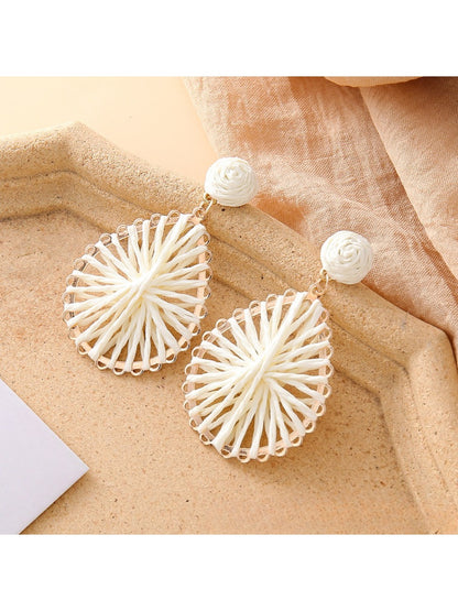 Model wearing Earedge raffia teardrop earrings with casual outfit
