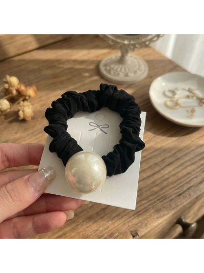 Gifty - Minimal Round Accent Polyester Scrunchie