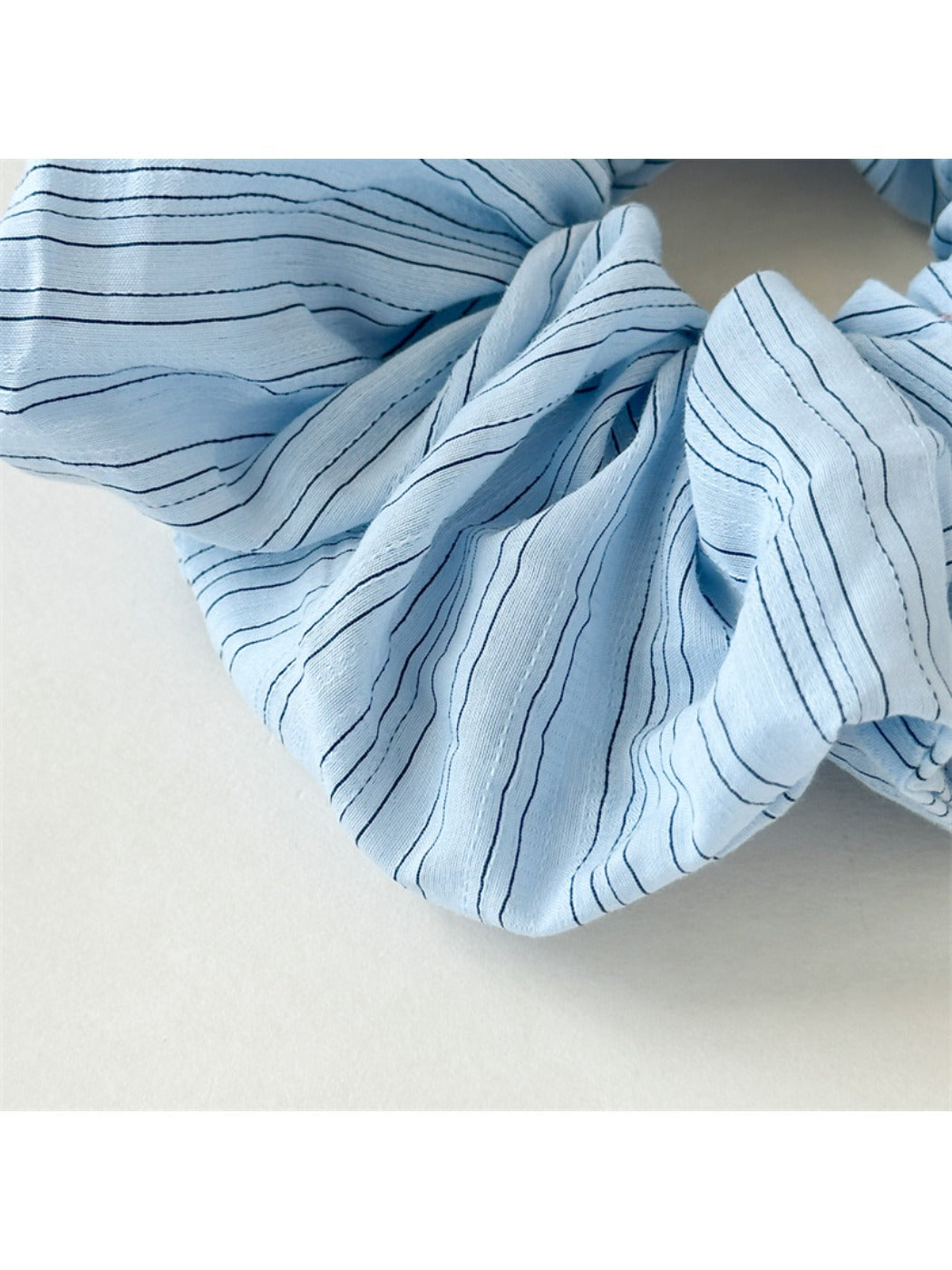 Gifty - Trendy Blue and White Striped Scrunchie
