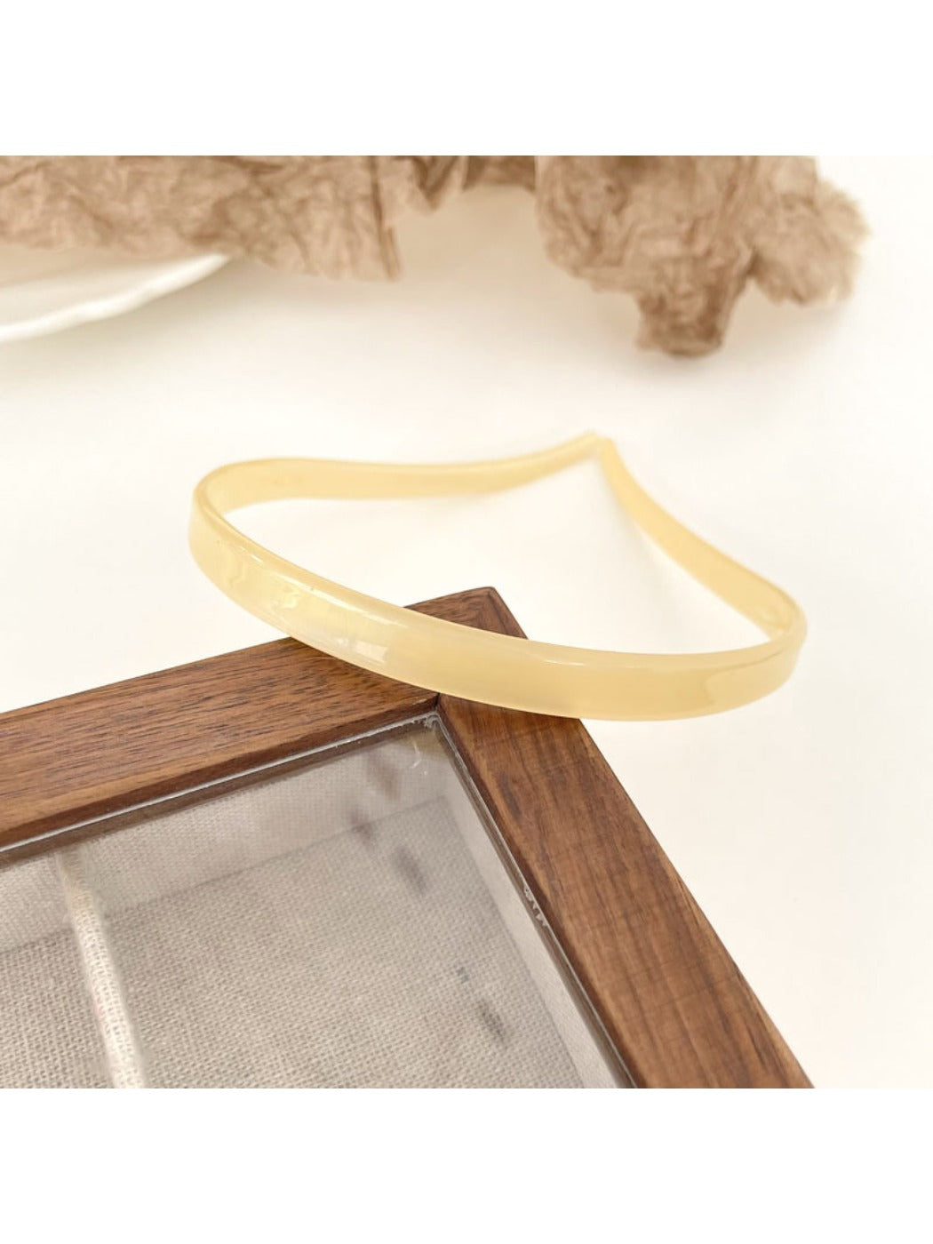 Gifty - Elegant Curved Slim Headband