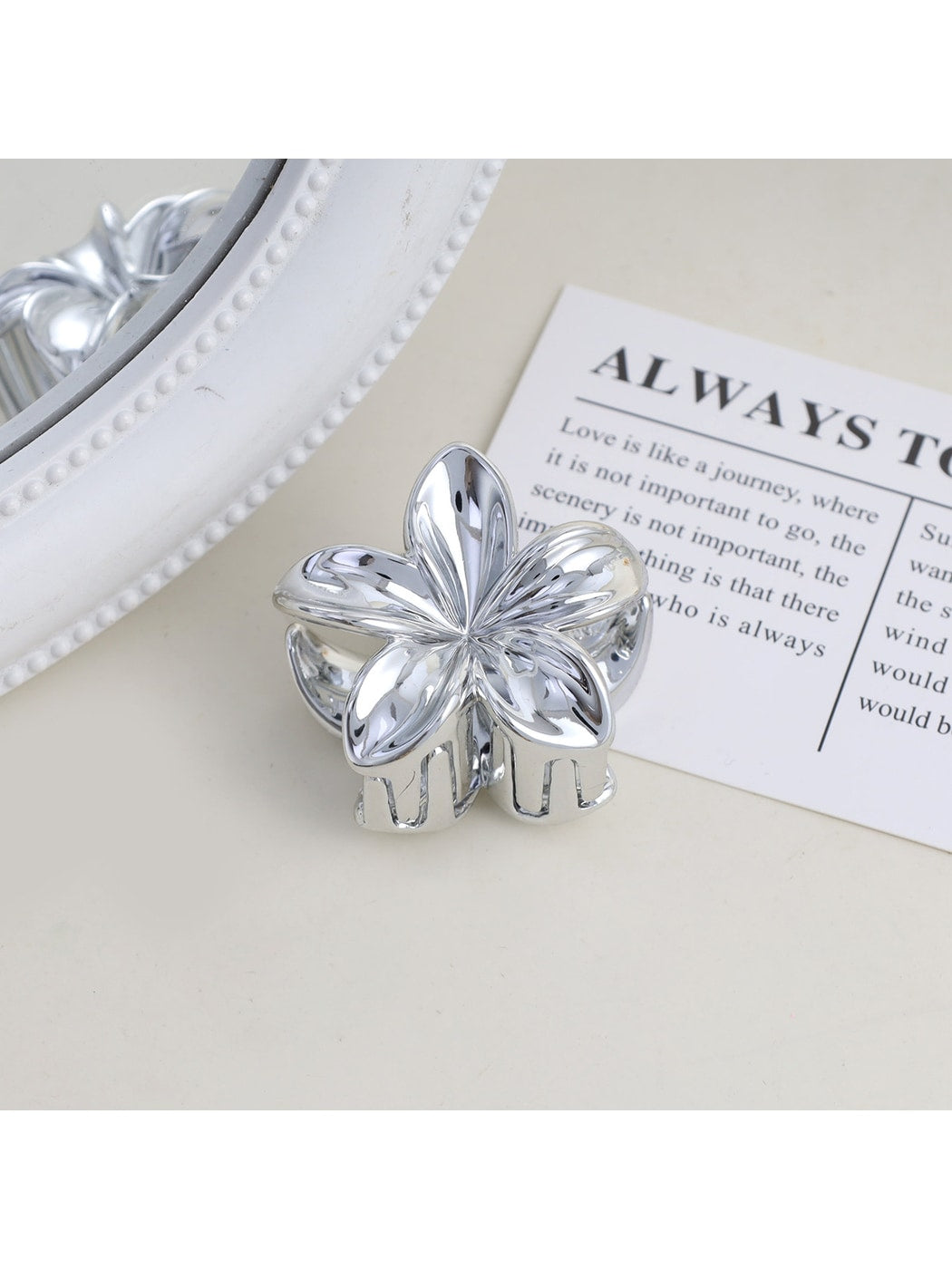 Beau - Petal Shape Plastic Alloy Fashion Claw Clip