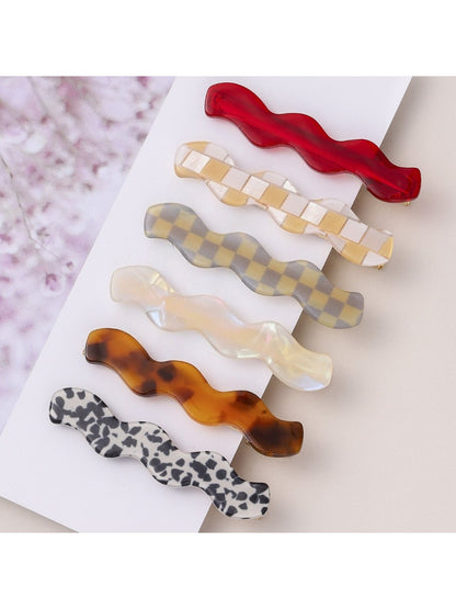 Side angle of Beau wavy hair clip showing curved design and clasp