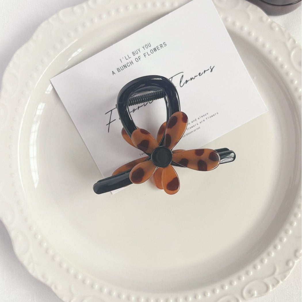 Beau - Glossy Petal Accent Floral Claw Hair Clip