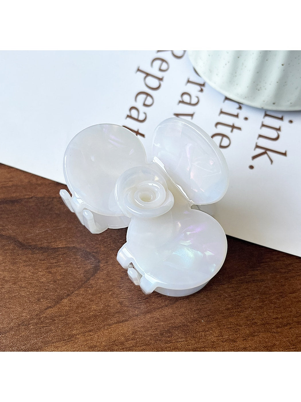 Beau - Geometric Flower Acetate Fiber Hair Claw Clip