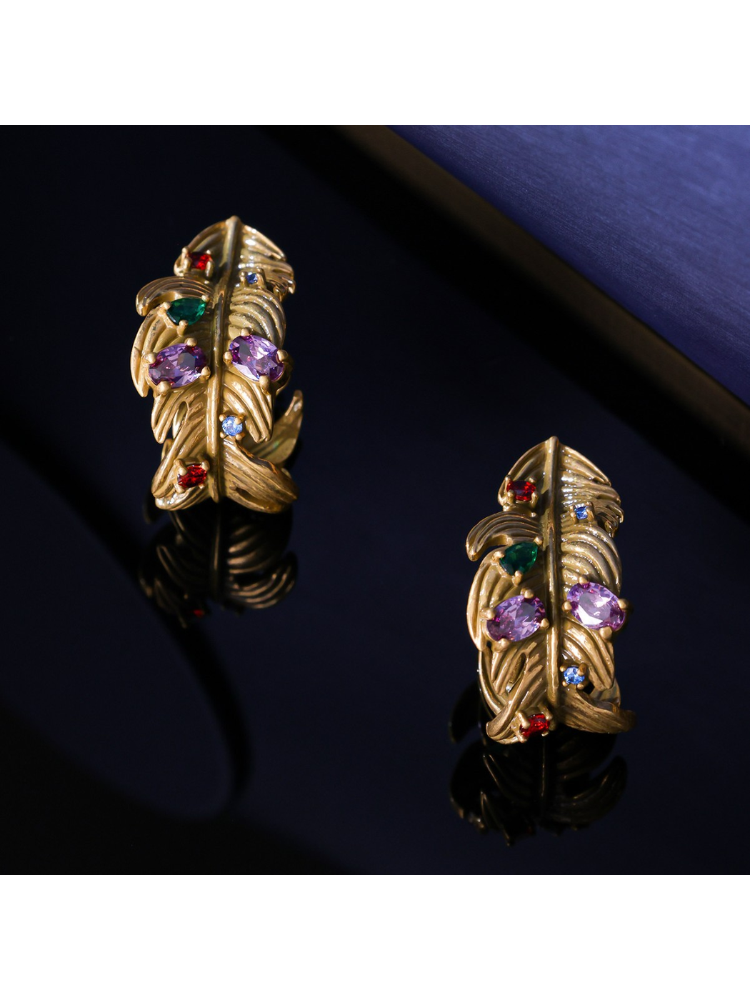 Earedge - Antique Style Leaf Detail Stud Earrings