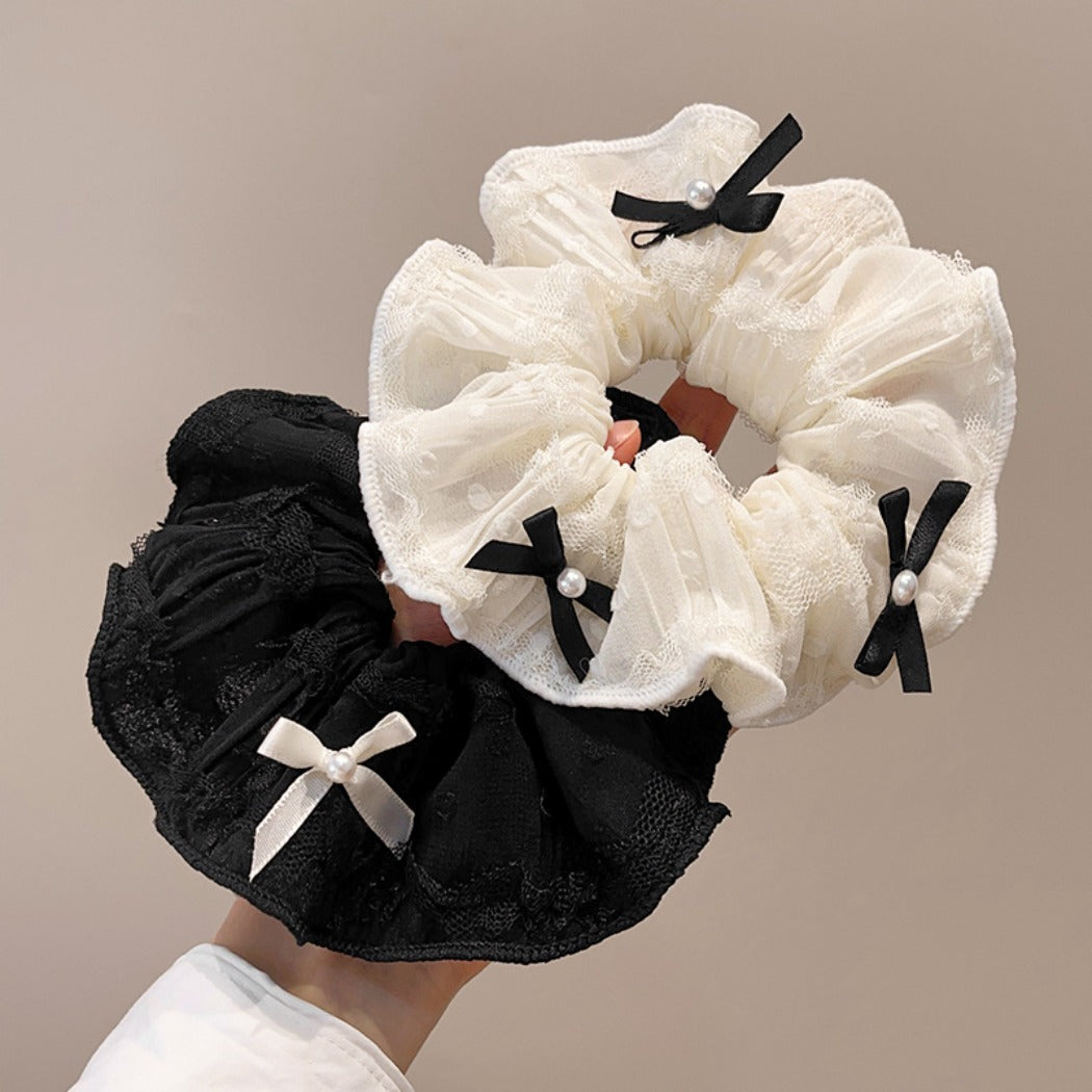 Gifty - Black and White Bow Scrunchie