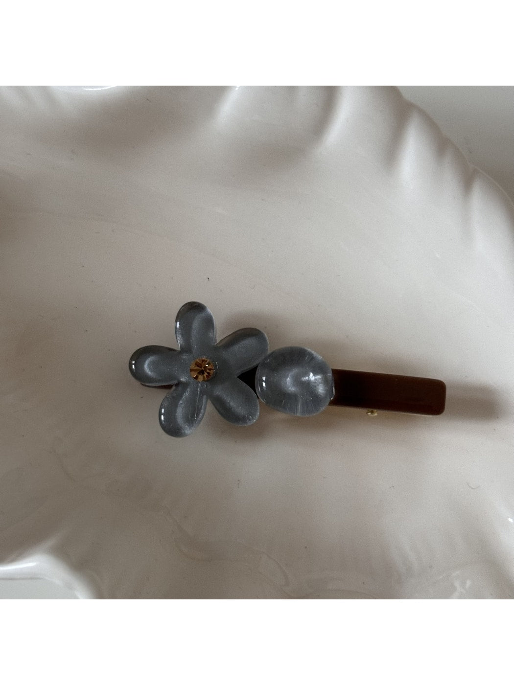 Beau - Irregular Floral Side Styling Plastic Hair Clip