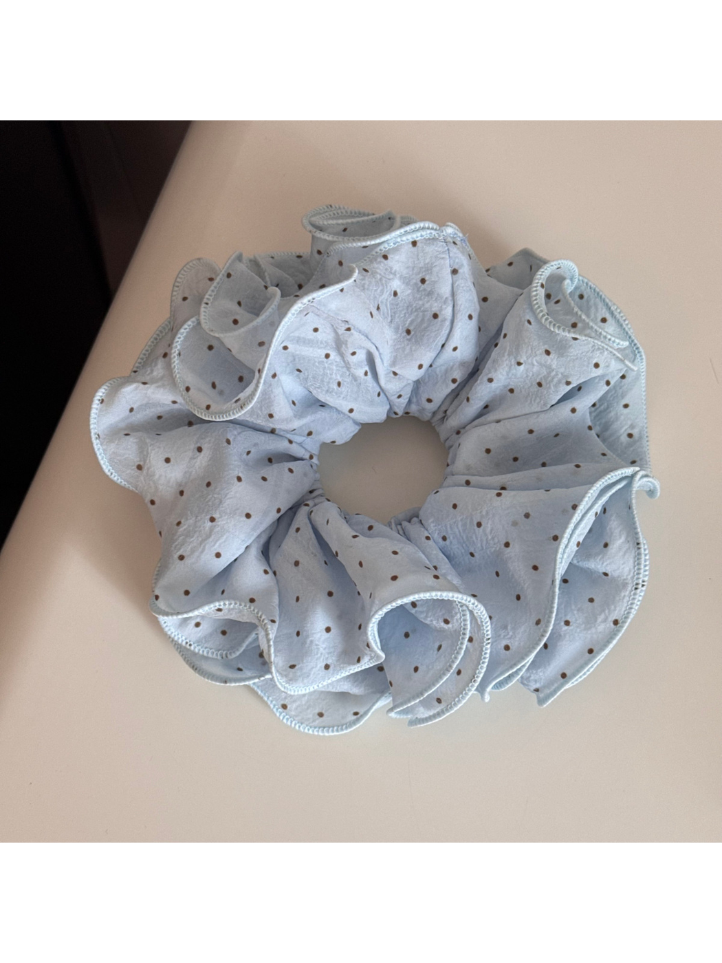 Gifty - Polka Dot Ruffle Trim Fabric Scrunchie