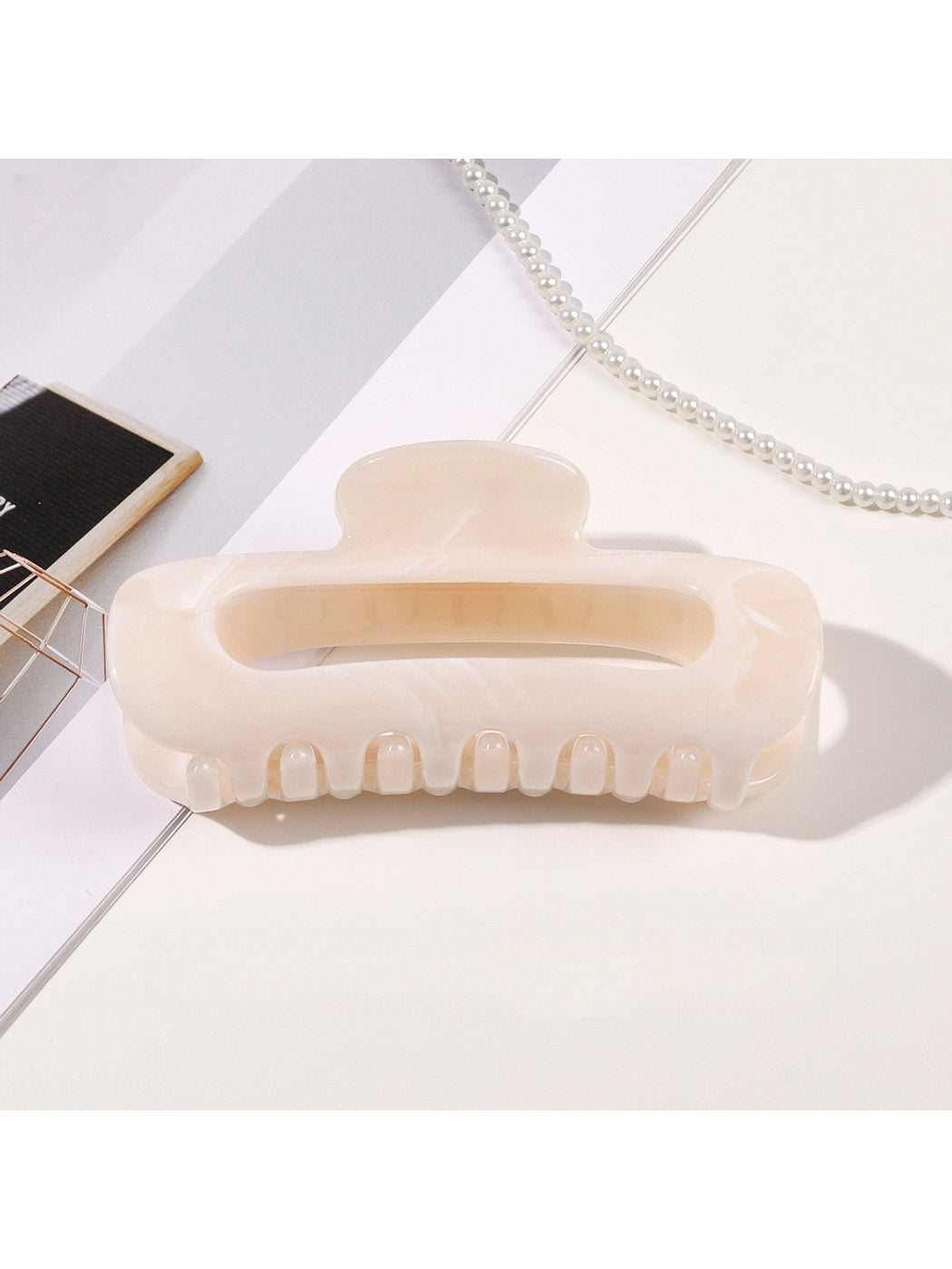 Beau - Glossy Marble Look Oval Hair Claw Clip