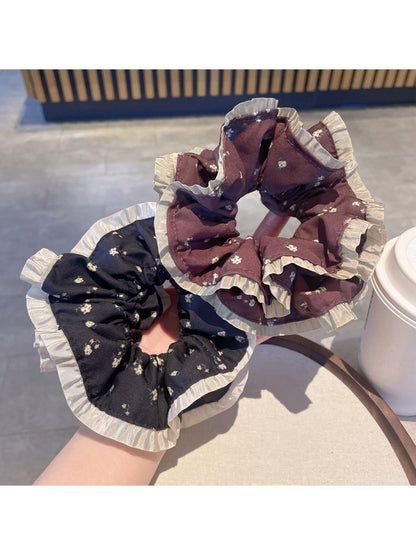 Gifty - Elegant Retro Floral Scrunchie