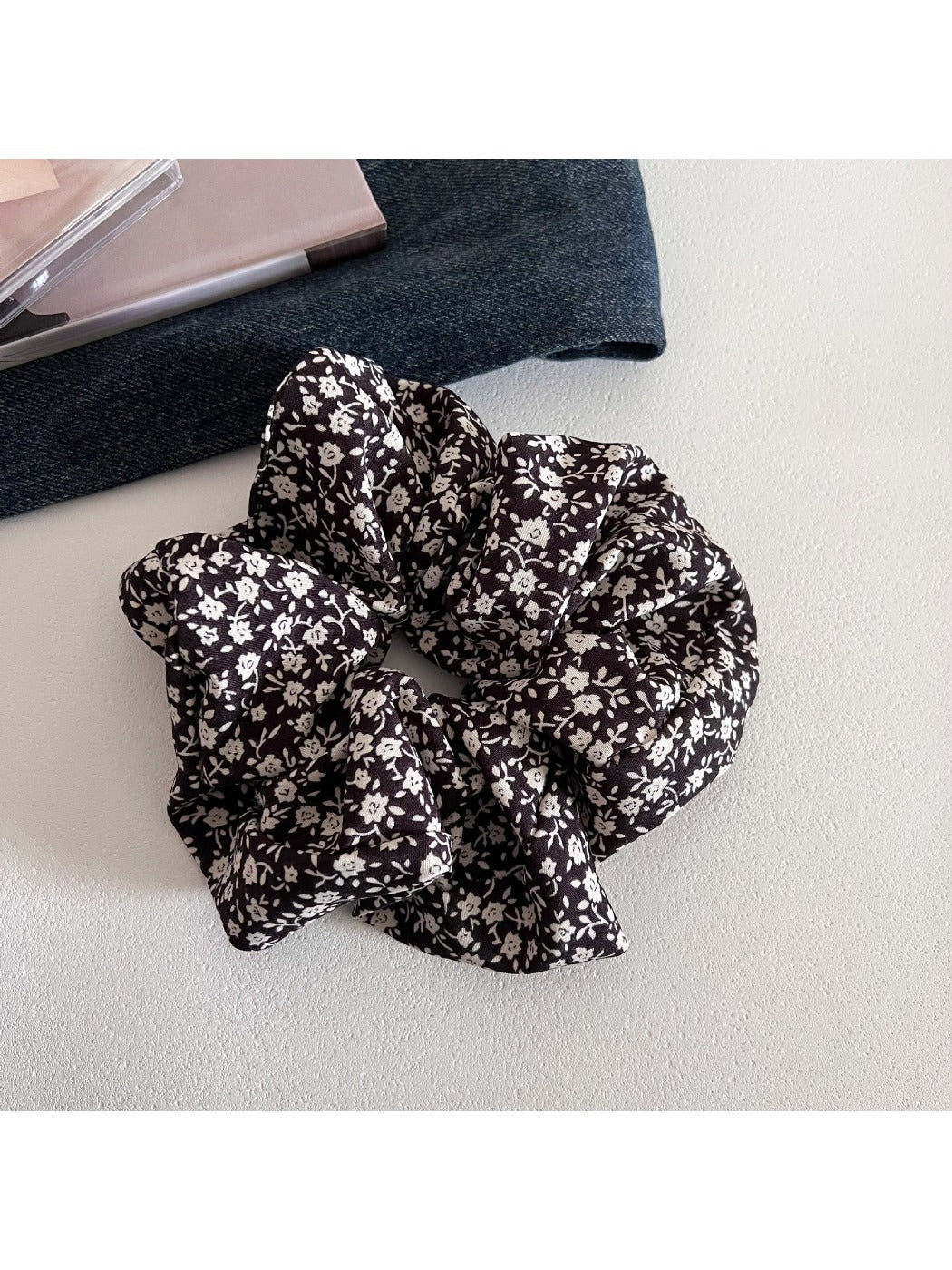 Gifty - Bohemian Floral Print Scrunchie