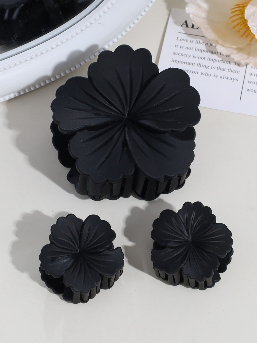 Beau - Matte Flower Shape Plastic Alloy Claw Clip