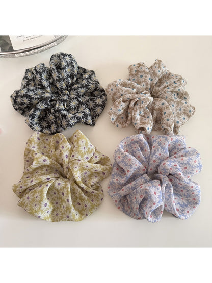 Gifty delicate daisy print scrunchie displayed flat showing full pattern