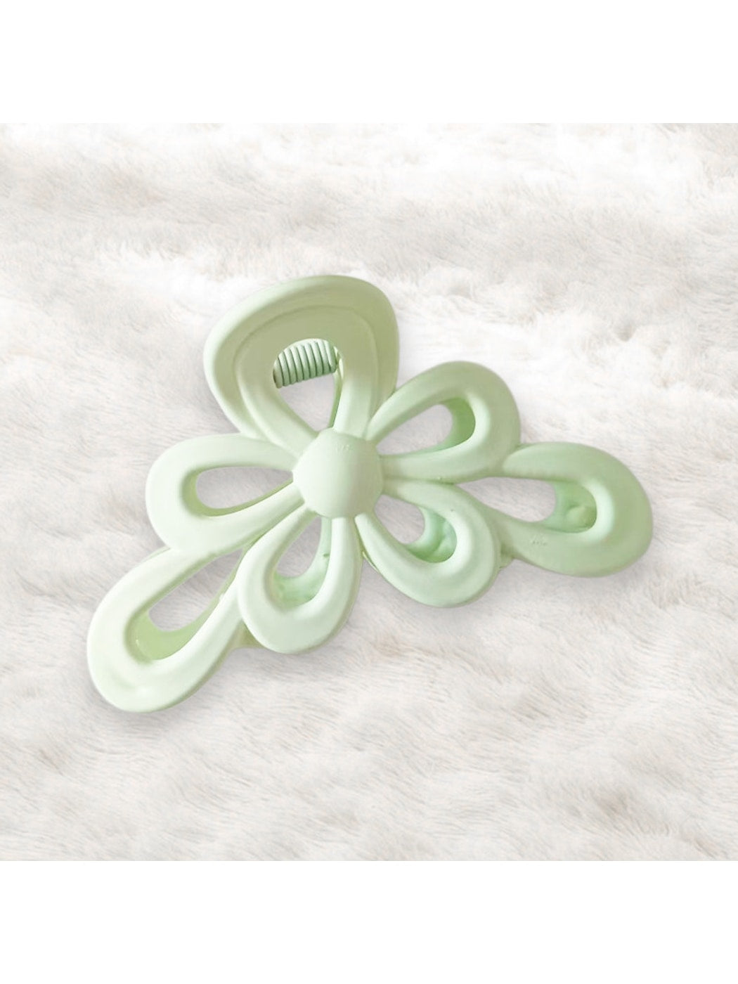 Beau - Plastic Floral Cutout Everyday Claw Clip