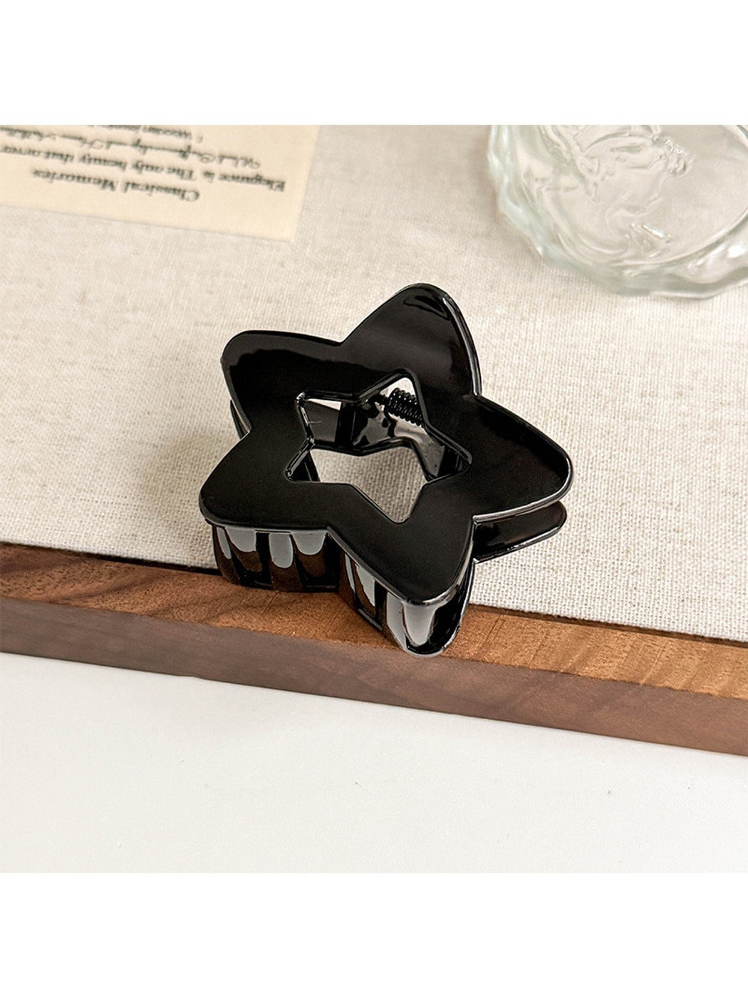 Beau - Glossy Hollow Star Plastic Alloy Claw Clip