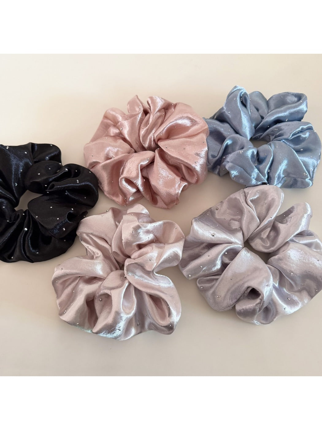 Gifty - Elegant Satin Crinkle Scrunchie
