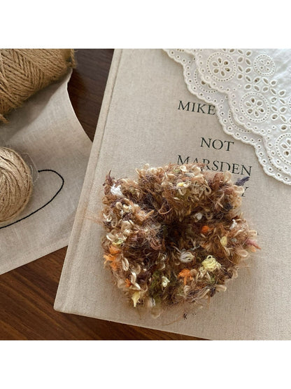 Gifty - Artistic Colored Yarn Hair Tie