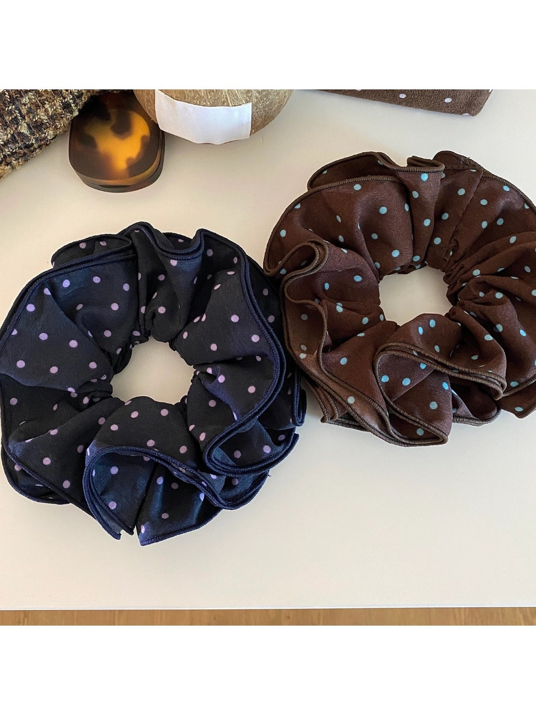 Gifty - Polka Dot Retro Scrunchie