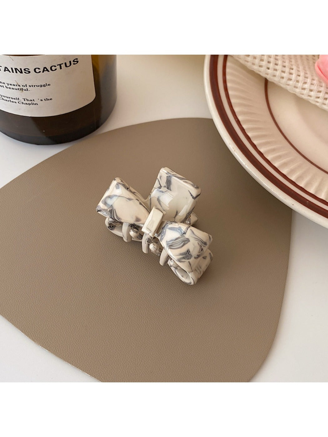 Beau - Small Shark Hair Clip