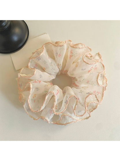 Gifty chiffon scrunchie with tiny floral print in pastel colors