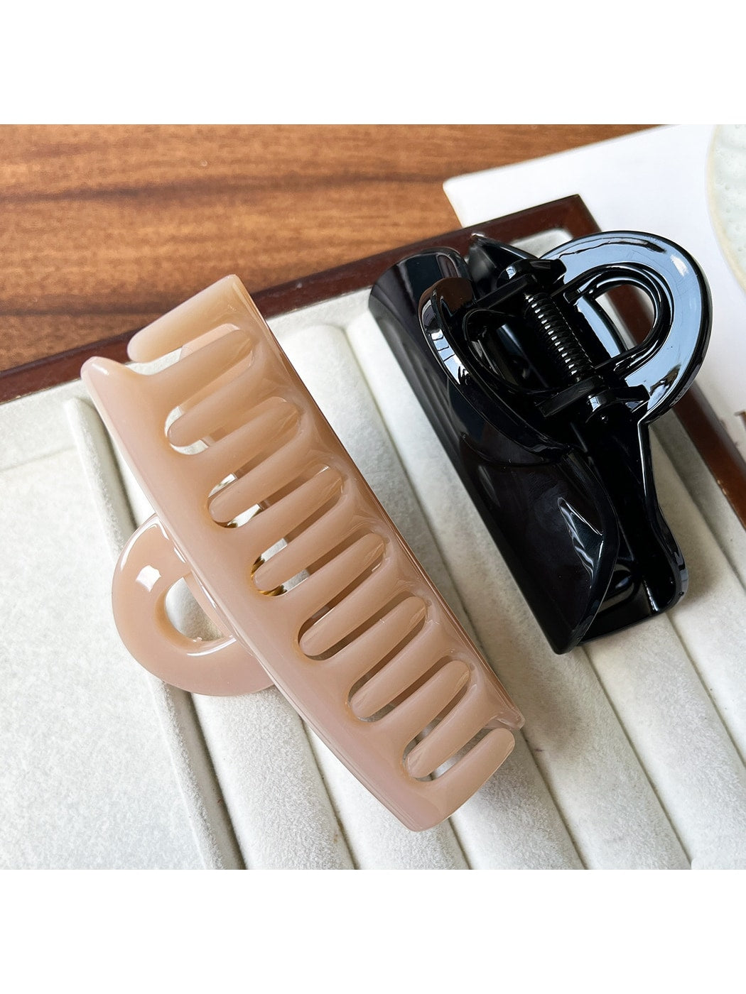 Beau - Glossy Geometric Ring Detail Half Moon Claw Clip