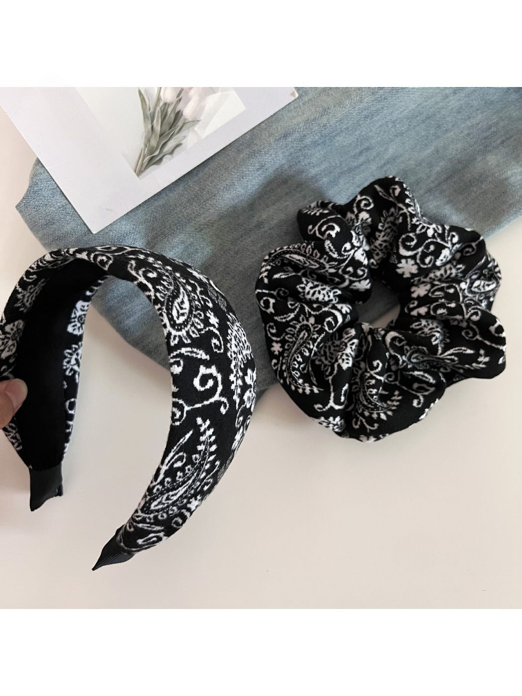 Gifty - Vintage Paisley Pattern Scrunchie Hair Hoop