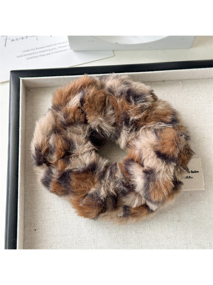 Gifty - Plush Scrunchie Hair Tie