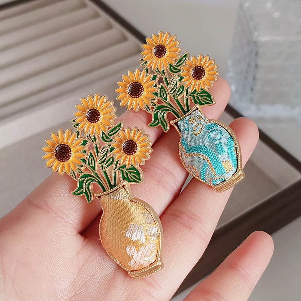 Sunflower vase pattern brooch, alternate view 3