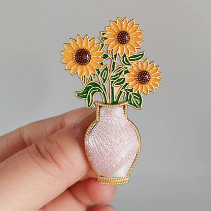 Pink vase sunflower brooch, front view