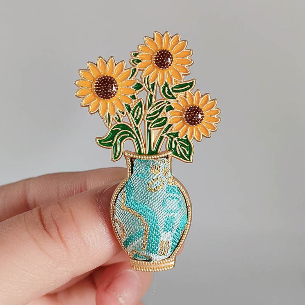 Green vase sunflower brooch, front view
