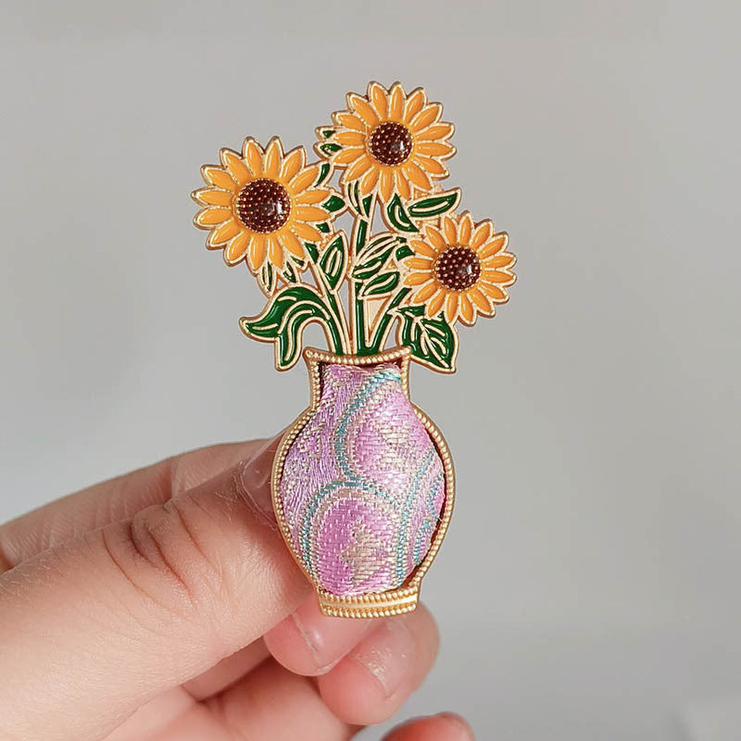 Purple vase sunflower brooch, front view