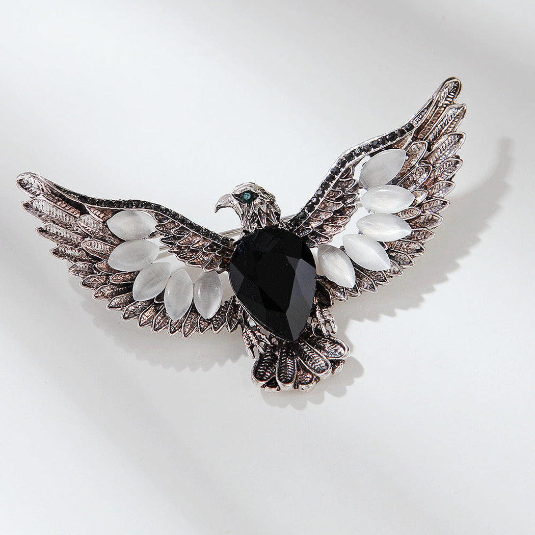 Spread-wing eagle heart accent brooch, alternate view 3