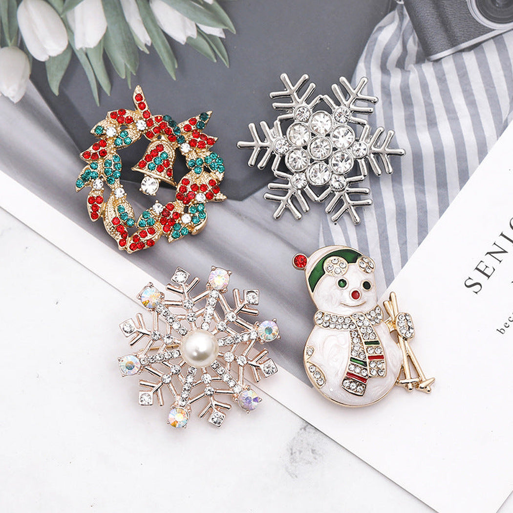 Christmas sculpted motif brooch, alternate view 3
