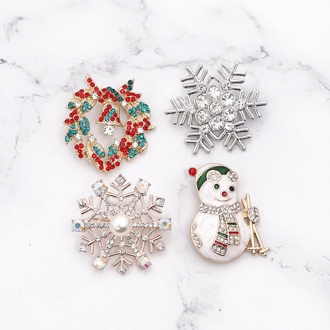 Christmas sculpted motif brooch, alternate view 4