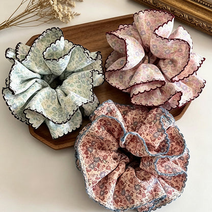 Gifty - Floral Print Scalloped Edge Scrunchie