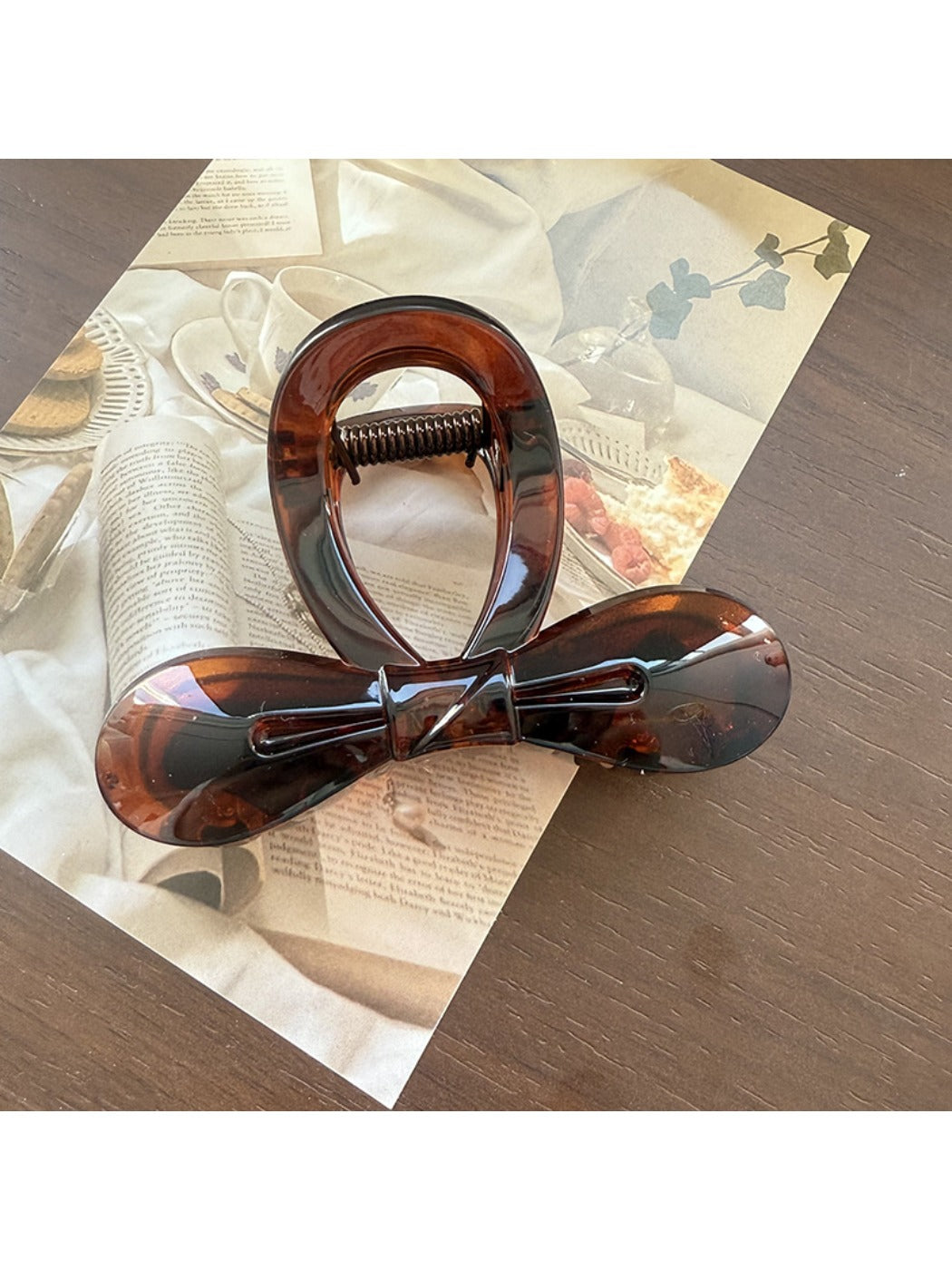 Beau - Cutout Bow Tie Hair Claw Clip