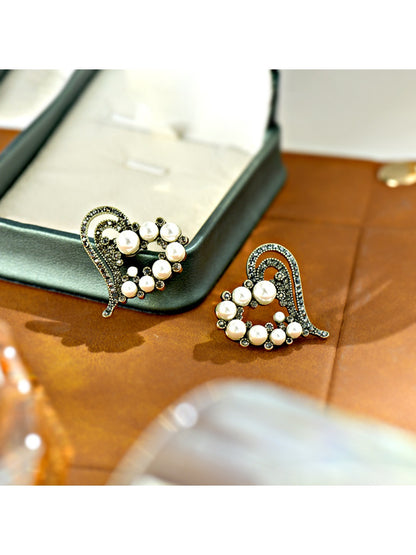 Earedge - Vintage Luxe Heart Stud Earrings