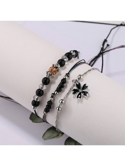 Lovra minimalist bracelet with small silver beads arranged in a circle