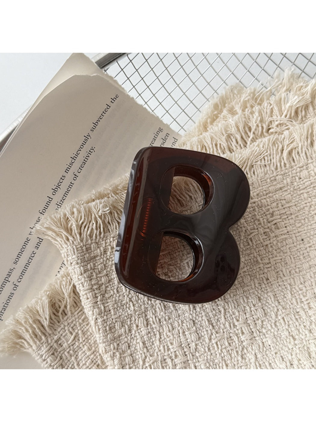 Beau - Minimalist B Shaped Hair Claw Clip