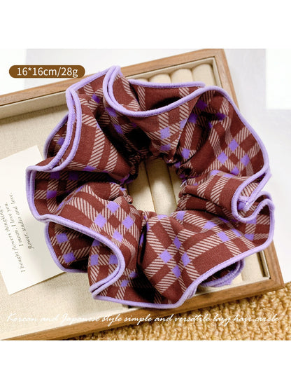 Gifty - Elegant Retro Plaid Scrunchie